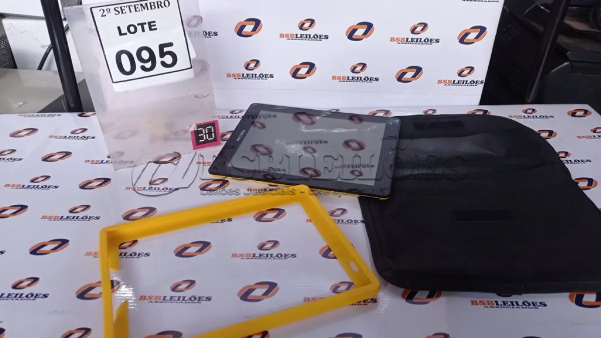 LOTE 095 - 01 TABLET MARCA POSITIVO. (NO ESTADO) ATENÇÃO! FAZER A VISITAÇÃO ANTES DE ARREMATAR, NÃO SABEMOS SE FUNCIONA, LEILÃO NÃO TEM GARANTIA E NEM DEVOLUÇÃO, SUJEITO A POSSÍVEIS AVARIAS VISÍVEIS/OCULTAS E/OU AUSÊNCIA DE COMPONENTES.
