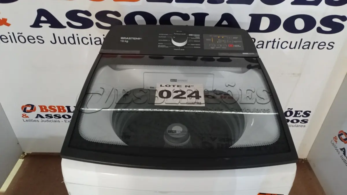 LOTE 024 - 01 LAVADORA DE ROUPAS BRASTEMP 15 KG BRANCA - BWF15AB 220VOLTS (NO ESTADO, NÃO SABEMOS SE FUNCIONA. LEILÃO NÃO TEM GARANTIA E NEM DEVOLUÇÃO, SUJEITO A POSSÍVEIS AVARIAS VISÍVEIS/OCULTAS E/OU AUSÊNCIA DE COMPONENTES)