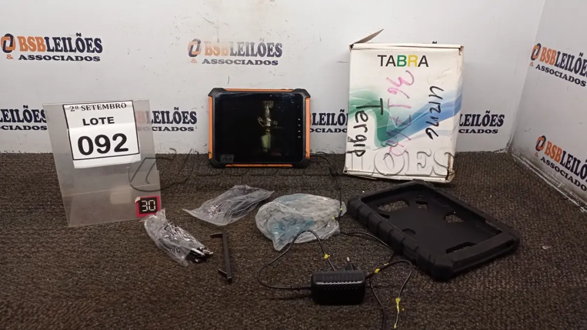 LOTE 092 - 01 TABLET QAV 801 8GB MARCA TABRA. (NO ESTADO) ATENÇÃO! FAZER A VISITAÇÃO ANTES DE ARREMATAR, NÃO SABEMOS SE FUNCIONA, LEILÃO NÃO TEM GARANTIA E NEM DEVOLUÇÃO, SUJEITO A POSSÍVEIS AVARIAS VISÍVEIS/OCULTAS E/OU AUSÊNCIA DE COMPONENTES.