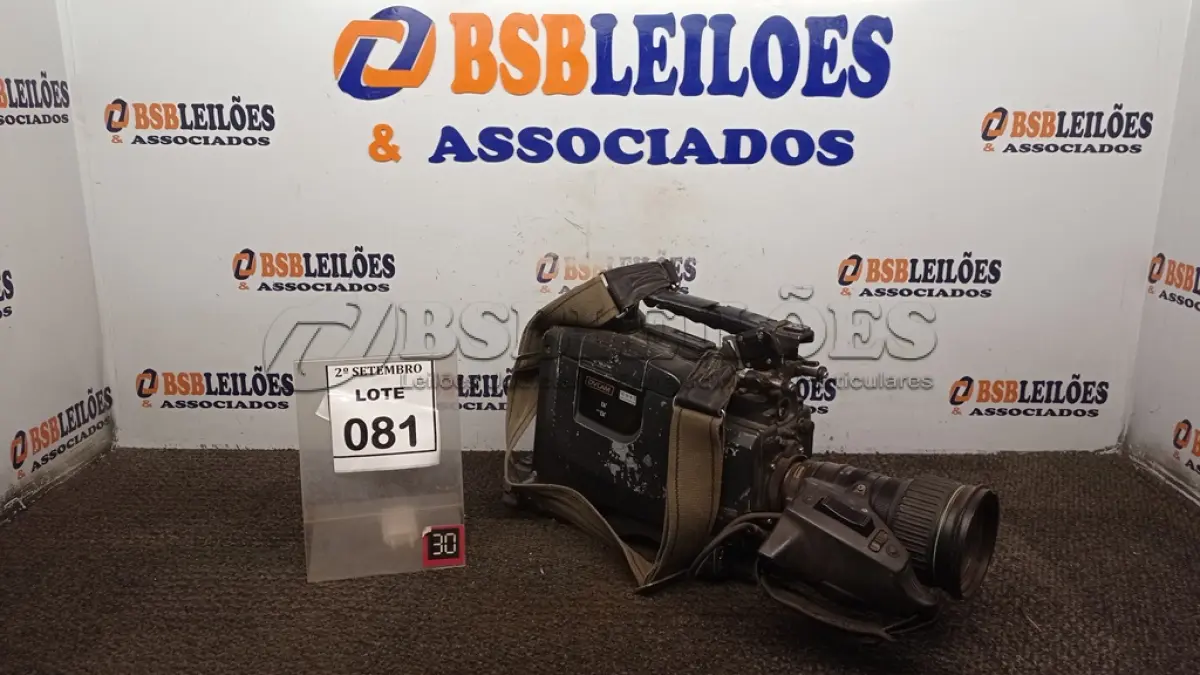 LOTE 081 - 01 FILMADORA PROFISSIONAL DVCAM MARCA SONY. (NO ESTADO) ATENÇÃO! FAZER A VISITAÇÃO ANTES DE ARREMATAR, NÃO SABEMOS SE FUNCIONA, LEILÃO NÃO TEM GARANTIA E NEM DEVOLUÇÃO, SUJEITO A POSSÍVEIS AVARIAS VISÍVEIS/OCULTAS E/OU AUSÊNCIA DE COMPONENTES.