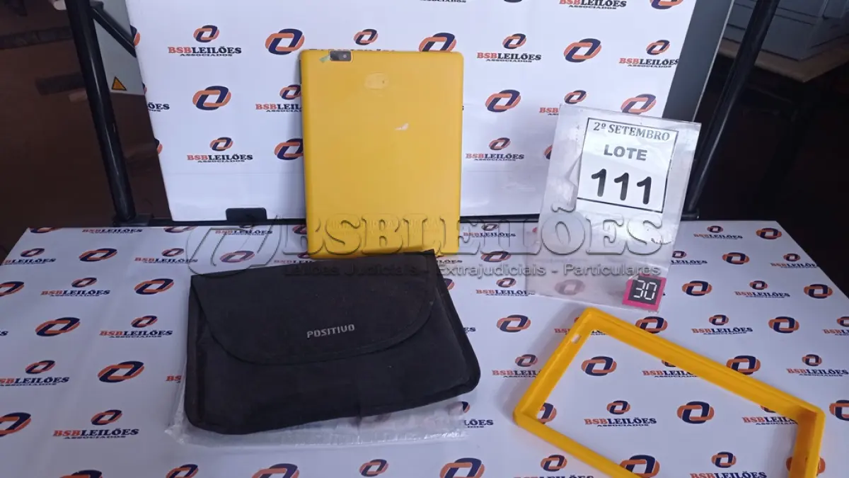LOTE 111 - 01 TABLET MARCA POSITIVO. (NO ESTADO) ATENÇÃO! FAZER A VISITAÇÃO ANTES DE ARREMATAR, NÃO SABEMOS SE FUNCIONA, LEILÃO NÃO TEM GARANTIA E NEM DEVOLUÇÃO, SUJEITO A POSSÍVEIS AVARIAS VISÍVEIS/OCULTAS E/OU AUSÊNCIA DE COMPONENTES.