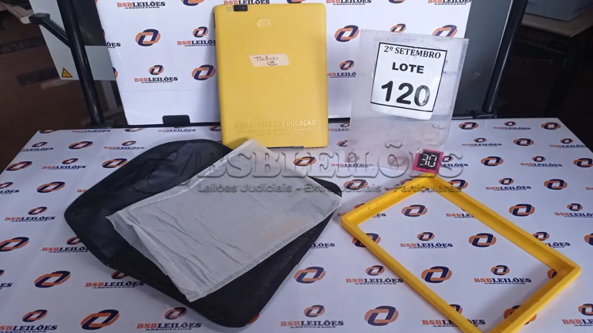 LOTE 120 - 01 TABLET MARCA POSITIVO. (NO ESTADO) ATENÇÃO! FAZER A VISITAÇÃO ANTES DE ARREMATAR, NÃO SABEMOS SE FUNCIONA, LEILÃO NÃO TEM GARANTIA E NEM DEVOLUÇÃO, SUJEITO A POSSÍVEIS AVARIAS VISÍVEIS/OCULTAS E/OU AUSÊNCIA DE COMPONENTES.