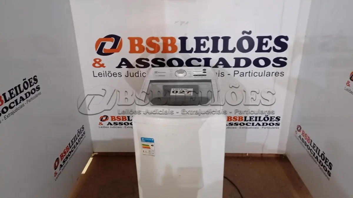 LOTE 027 - 01 MÁQUINA DE LAVAR ELECTROLUX 14KG LED14 BRANCA 220VOLTS (NO ESTADO, NÃO SABEMOS SE FUNCIONA. LEILÃO NÃO TEM GARANTIA E NEM DEVOLUÇÃO, SUJEITO A POSSÍVEIS AVARIAS VISÍVEIS/OCULTAS E/OU AUSÊNCIA DE COMPONENTES)