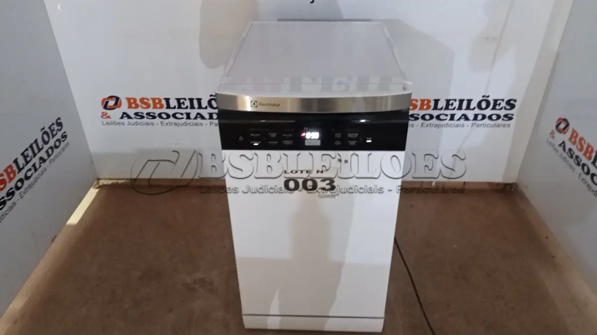 LOTE 003 - 01 LAVA-LOUÇAS ELECTROLUX LL10B 10 SERVIÇOS 220VOLTS (NO ESTADO, NÃO SABEMOS SE FUNCIONA. LEILÃO NÃO TEM GARANTIA E NEM DEVOLUÇÃO, SUJEITO A POSSÍVEIS AVARIAS VISÍVEIS/OCULTAS E/OU AUSÊNCIA DE COMPONENTES)
