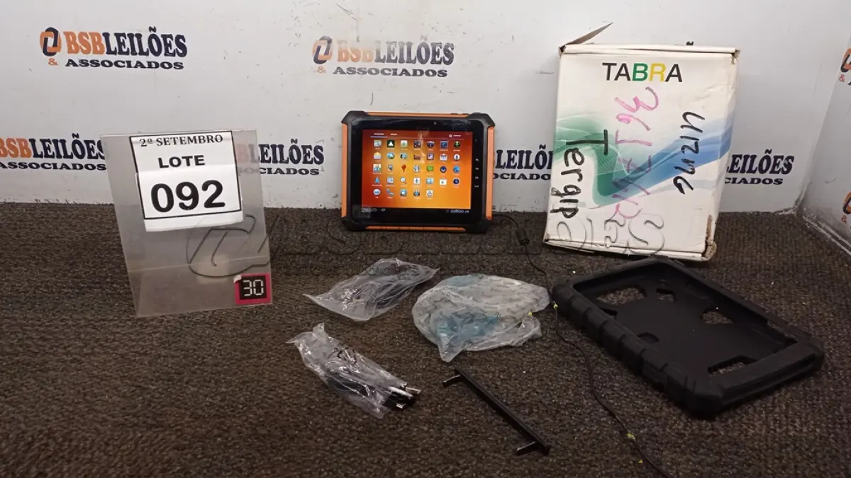 LOTE 092 - 01 TABLET QAV 801 8GB MARCA TABRA. (NO ESTADO) ATENÇÃO! FAZER A VISITAÇÃO ANTES DE ARREMATAR, NÃO SABEMOS SE FUNCIONA, LEILÃO NÃO TEM GARANTIA E NEM DEVOLUÇÃO, SUJEITO A POSSÍVEIS AVARIAS VISÍVEIS/OCULTAS E/OU AUSÊNCIA DE COMPONENTES.