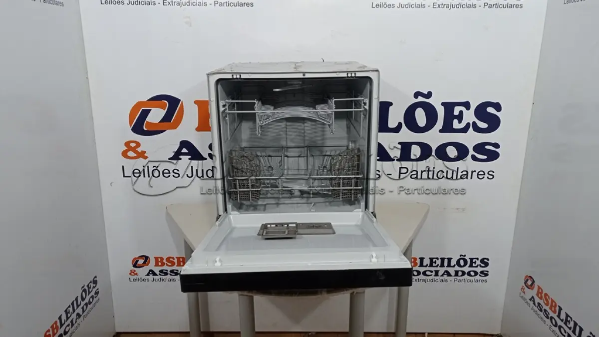 LOTE 018 - 01 LAVA LOUÇAS 8 SERVIÇOS BRASTEMP CINZA - BLF08BS • 220VOLTS (NO ESTADO, NÃO SABEMOS SE FUNCIONA. LEILÃO NÃO TEM GARANTIA E NEM DEVOLUÇÃO, SUJEITO A POSSÍVEIS AVARIAS VISÍVEIS/OCULTAS E/OU AUSÊNCIA DE COMPONENTES)