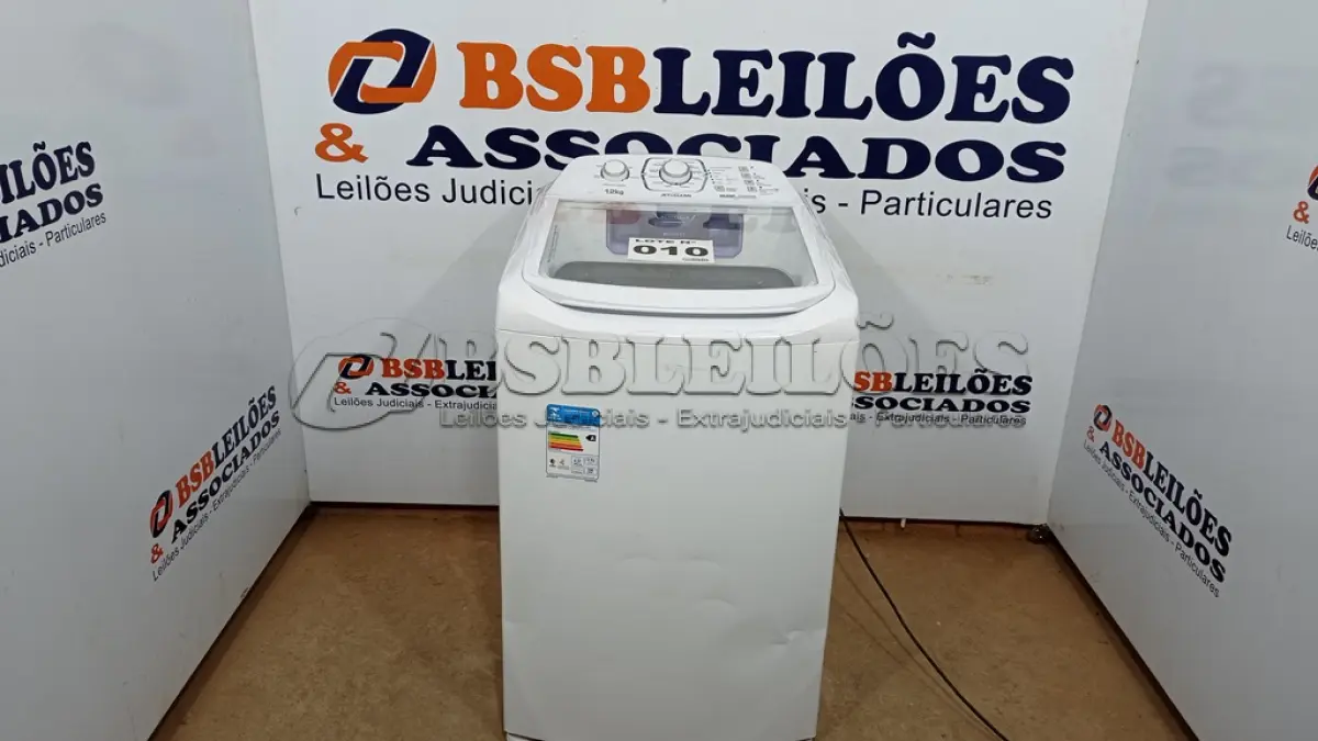 LOTE 010 - 01 LAVADORA ROUPAS ELECTROLUX 12 KG BRANCA LAVAGEM LAC12 - 220VOLTS (NO ESTADO, NÃO SABEMOS SE FUNCIONA. LEILÃO NÃO TEM GARANTIA E NEM DEVOLUÇÃO, SUJEITO A POSSÍVEIS AVARIAS VISÍVEIS/OCULTAS E/OU AUSÊNCIA DE COMPONENTES)