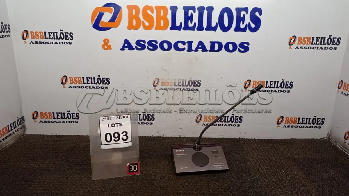 LOTE 093 - 01 MICROFONE DE MESA COM BASE. (NO ESTADO) ATENÇÃO! FAZER A VISITAÇÃO ANTES DE ARREMATAR, NÃO SABEMOS SE FUNCIONA, LEILÃO NÃO TEM GARANTIA E NEM DEVOLUÇÃO, SUJEITO A POSSÍVEIS AVARIAS VISÍVEIS/OCULTAS E/OU AUSÊNCIA DE COMPONENTES.