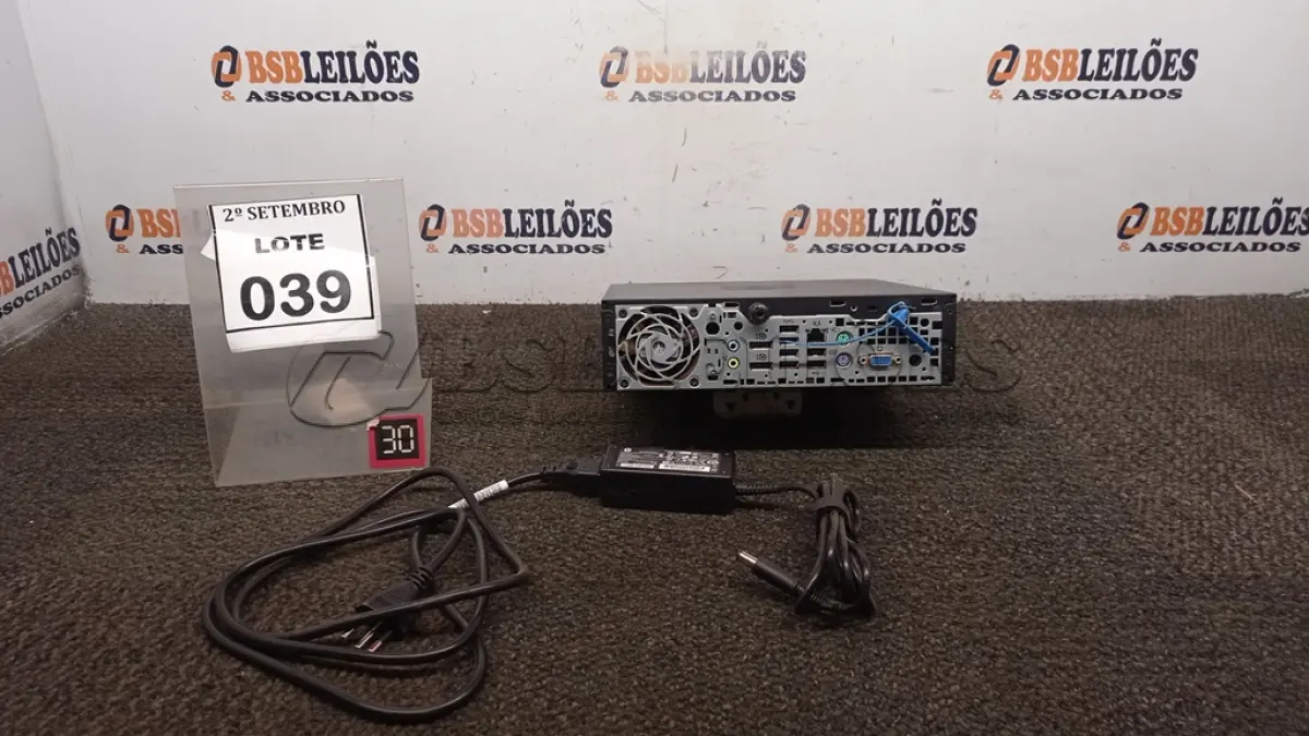 LOTE 039 - 01 MINI PC MARCA HP. (NO ESTADO) ATENÇÃO! FAZER A VISITAÇÃO ANTES DE ARREMATAR, NÃO SABEMOS SE FUNCIONA, LEILÃO NÃO TEM GARANTIA E NEM DEVOLUÇÃO, SUJEITO A POSSÍVEIS AVARIAS VISÍVEIS/OCULTAS E/OU AUSÊNCIA DE COMPONENTES.