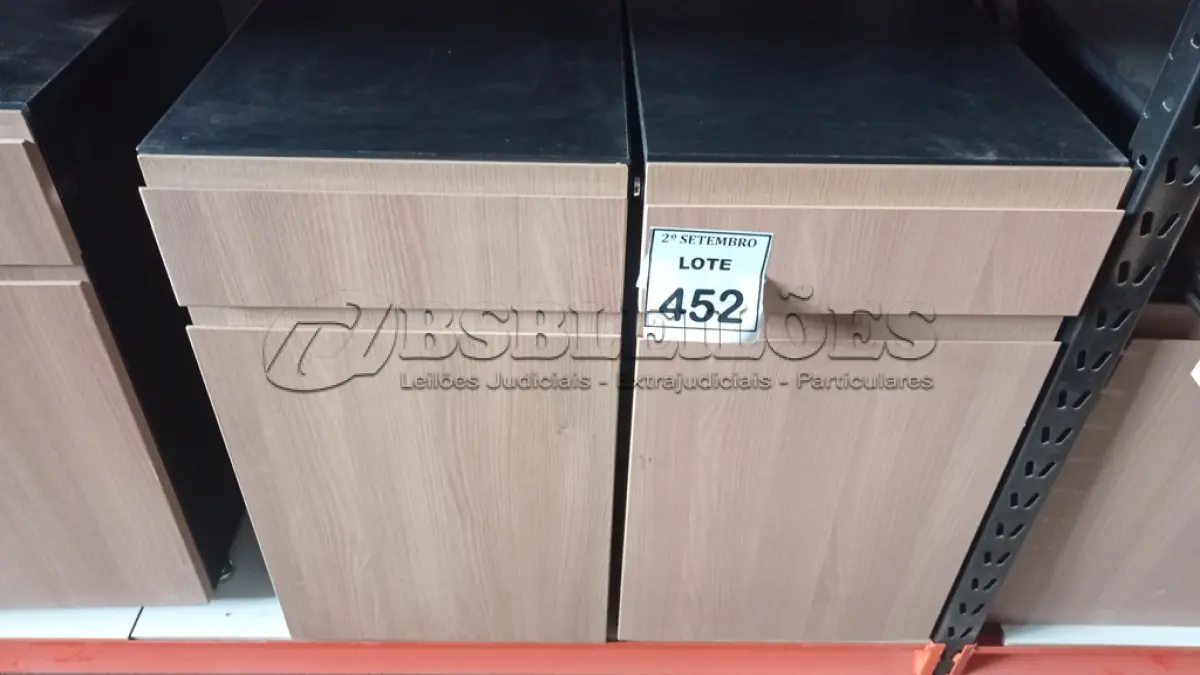 LOTE 452 - 02 GAVETEIROS COM 01 GAVETA E SUPORTE PARA CPU. (NO ESTADO) ATENÇÃO! FAZER A VISITAÇÃO ANTES DE ARREMATAR, NÃO SABEMOS SE FUNCIONA, LEILÃO NÃO TEM GARANTIA E NEM DEVOLUÇÃO, SUJEITO A POSSÍVEIS AVARIAS VISÍVEIS/OCULTAS E/OU AUSÊNCIA DE COMPONENTES.