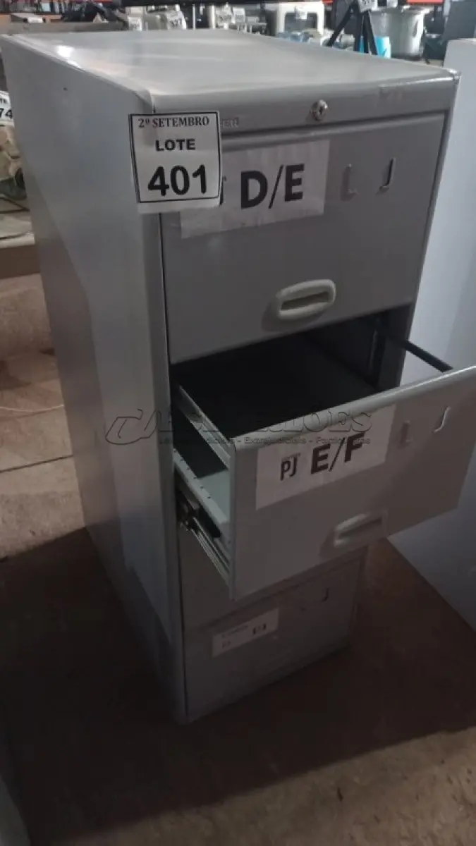 LOTE 401 - 01 ARQUIVO DE AÇO COM 04 GAVETAS. (NO ESTADO) ATENÇÃO! FAZER A VISITAÇÃO ANTES DE ARREMATAR, NÃO SABEMOS SE FUNCIONA, LEILÃO NÃO TEM GARANTIA E NEM DEVOLUÇÃO, SUJEITO A POSSÍVEIS AVARIAS VISÍVEIS/OCULTAS E/OU AUSÊNCIA DE COMPONENTES.