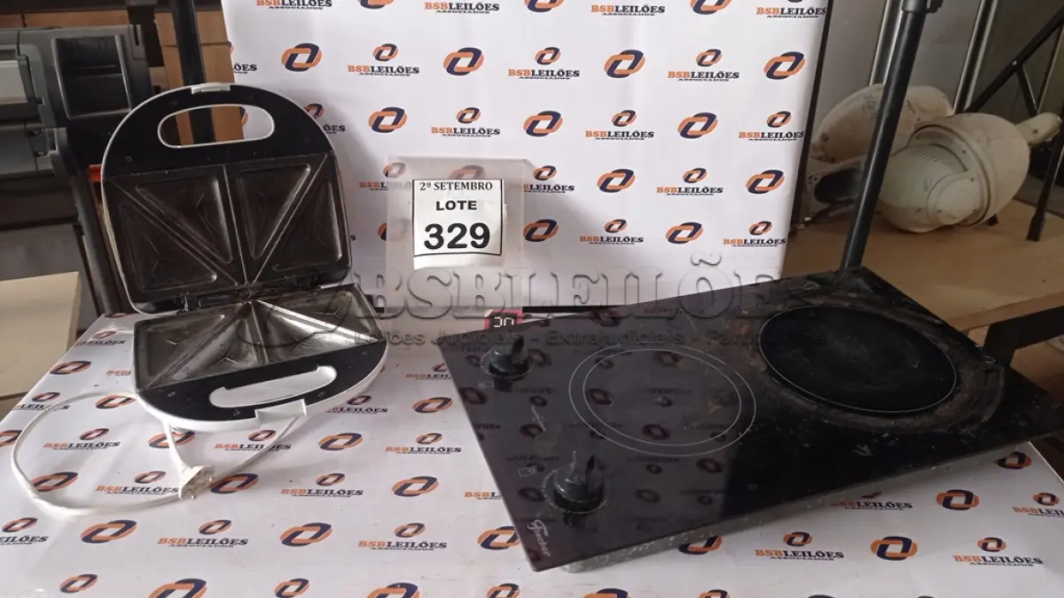LOTE 329 - 01 FOGÃO DE INDUÇÃO MARCA FISCHER COM 02 BOCAS E 01 SANDUICHEIRA MARCA BRITÂNIA. (NO ESTADO) ATENÇÃO! FAZER A VISITAÇÃO ANTES DE ARREMATAR, NÃO SABEMOS SE FUNCIONA, LEILÃO NÃO TEM GARANTIA E NEM DEVOLUÇÃO, SUJEITO A POSSÍVEIS AVARIAS VISÍVEIS/OCULTAS E/OU AUSÊNCIA DE COMPONENTES.