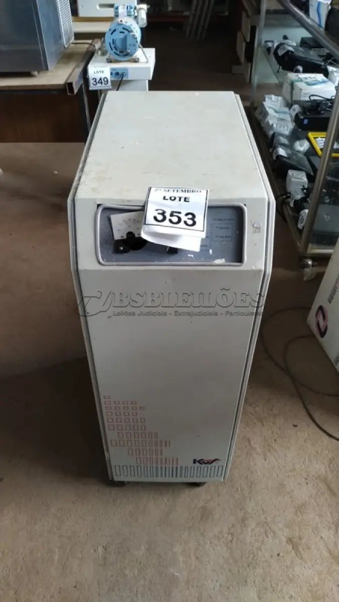LOTE 353 - 01 ESTABILIZADOR DE TENSÃO MARCA KVA. (NO ESTADO) ATENÇÃO! FAZER A VISITAÇÃO ANTES DE ARREMATAR, NÃO SABEMOS SE FUNCIONA, LEILÃO NÃO TEM GARANTIA E NEM DEVOLUÇÃO, SUJEITO A POSSÍVEIS AVARIAS VISÍVEIS/OCULTAS E/OU AUSÊNCIA DE COMPONENTES.