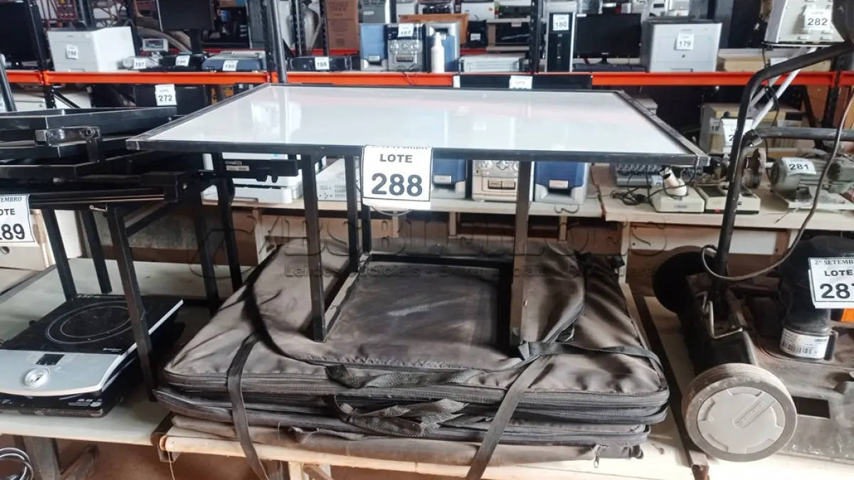 LOTE 288 - 01 LOTE DE VÁRIOS KITS DE CENÁRIOS DE FOTO. (NO ESTADO) ATENÇÃO! FAZER A VISITAÇÃO ANTES DE ARREMATAR, NÃO SABEMOS SE FUNCIONA, LEILÃO NÃO TEM GARANTIA E NEM DEVOLUÇÃO, SUJEITO A POSSÍVEIS AVARIAS VISÍVEIS/OCULTAS E/OU AUSÊNCIA DE COMPONENTES.