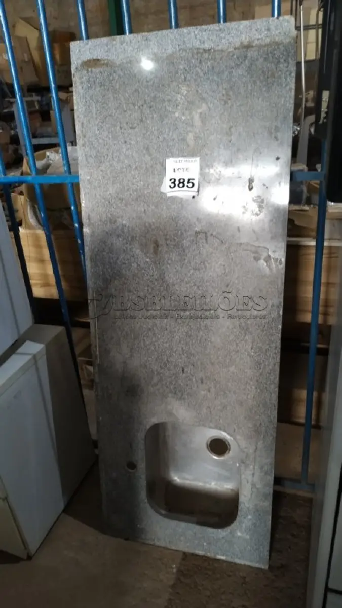 LOTE 385 - 01 PIA EM MÁRMORE COM 01 CUBA INOX 1,64X0,60. (NO ESTADO) ATENÇÃO! FAZER A VISITAÇÃO ANTES DE ARREMATAR, NÃO SABEMOS SE FUNCIONA, LEILÃO NÃO TEM GARANTIA E NEM DEVOLUÇÃO, SUJEITO A POSSÍVEIS AVARIAS VISÍVEIS/OCULTAS E/OU AUSÊNCIA DE COMPONENTES.