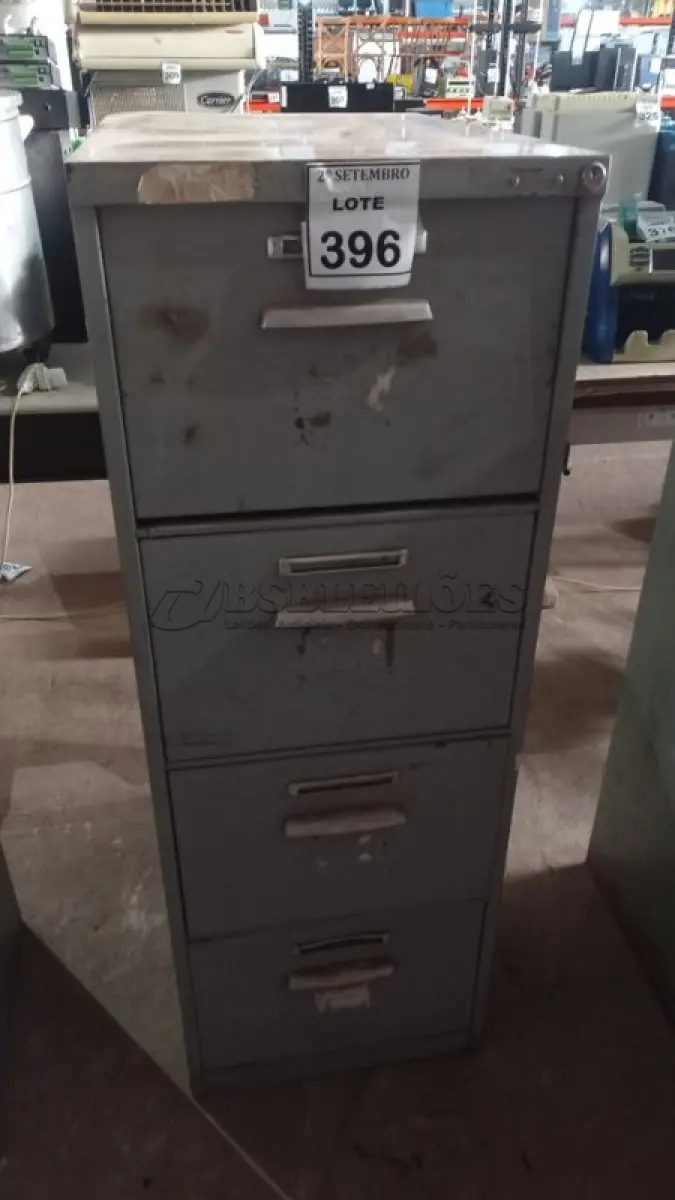LOTE 396 - 01 ARQUIVO DE AÇO COM 04 GAVETAS. (NO ESTADO) ATENÇÃO! FAZER A VISITAÇÃO ANTES DE ARREMATAR, NÃO SABEMOS SE FUNCIONA, LEILÃO NÃO TEM GARANTIA E NEM DEVOLUÇÃO, SUJEITO A POSSÍVEIS AVARIAS VISÍVEIS/OCULTAS E/OU AUSÊNCIA DE COMPONENTES.