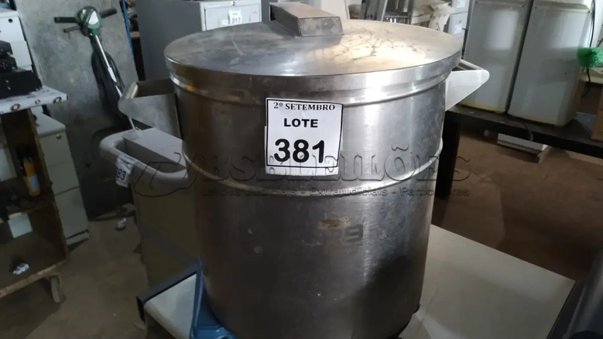 LOTE 381 - 01 LIXEIRA EM INOX. (NO ESTADO) ATENÇÃO! FAZER A VISITAÇÃO ANTES DE ARREMATAR, NÃO SABEMOS SE FUNCIONA, LEILÃO NÃO TEM GARANTIA E NEM DEVOLUÇÃO, SUJEITO A POSSÍVEIS AVARIAS VISÍVEIS/OCULTAS E/OU AUSÊNCIA DE COMPONENTES.