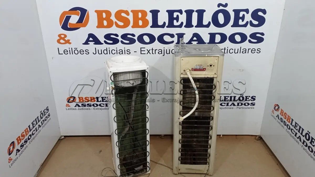 LOTE 111 - 02 BEBEDOUROS SENDO 01 PARA GARRAFÃO. (NO ESTADO) ATENÇÃO! FAZER A VISITAÇÃO ANTES DE ARREMATAR, NÃO SABEMOS SE FUNCIONA, LEILÃO NÃO TEM GARANTIA E NEM DEVOLUÇÃO, SUJEITO A POSSÍVEIS AVARIAS VISÍVEIS/OCULTAS E/OU AUSÊNCIA DE COMPONENTES.