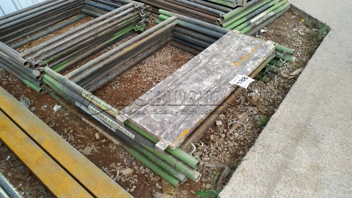 LOTE 188 - 10 PEÇAS ANDAIMES DE 1 X 1M COM 01 PLATAFORMA. (NO ESTADO, NÃO SABEMOS SE FUNCIONA. LEILÃO NÃO TEM GARANTIA E NEM DEVOLUÇÃO, SUJEITO A POSSÍVEIS AVARIAS VISÍVEIS/OCULTAS E/OU AUSÊNCIA DE COMPONENTES)