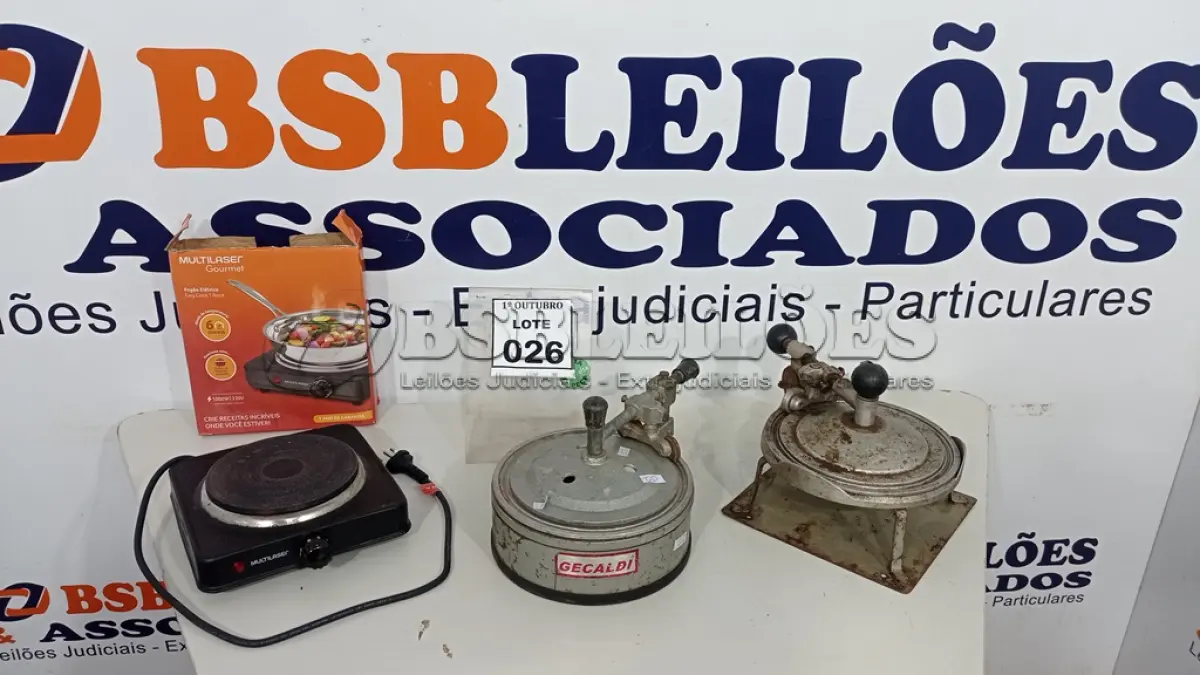LOTE 026 - 01 FOGÃO ELÉTRICO 01 BOCA MARCA MULTILASER E 02 FECHADORES DE MARMITA. (NO ESTADO) ATENÇÃO! FAZER A VISITAÇÃO ANTES DE ARREMATAR, NÃO SABEMOS SE FUNCIONA, LEILÃO NÃO TEM GARANTIA E NEM DEVOLUÇÃO, SUJEITO A POSSÍVEIS AVARIAS VISÍVEIS/OCULTAS E/OU AUSÊNCIA DE COMPONENTES.