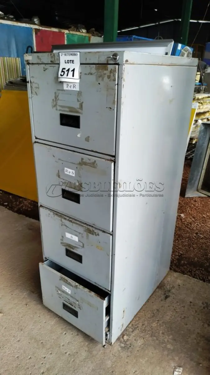 LOTE 511 - 01 ARQUIVO DE AÇO COM 04 GAVETAS. (NO ESTADO) ATENÇÃO! FAZER A VISITAÇÃO ANTES DE ARREMATAR, NÃO SABEMOS SE FUNCIONA, LEILÃO NÃO TEM GARANTIA E NEM DEVOLUÇÃO, SUJEITO A POSSÍVEIS AVARIAS VISÍVEIS/OCULTAS E/OU AUSÊNCIA DE COMPONENTES.