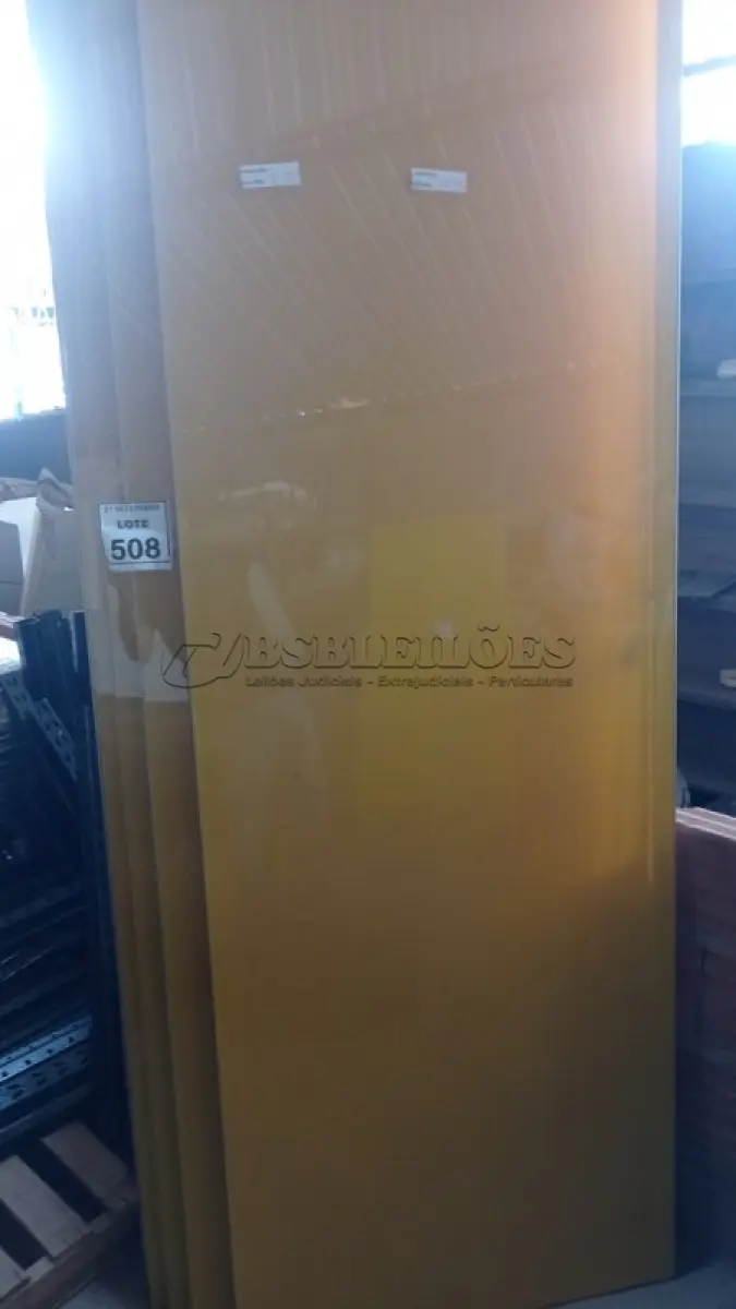 LOTE 508 - 07 PAINÉIS DE VIDRO NA COR AMARELA DE 2,39X0,80. (NO ESTADO) ATENÇÃO! FAZER A VISITAÇÃO ANTES DE ARREMATAR, NÃO SABEMOS SE FUNCIONA, LEILÃO NÃO TEM GARANTIA E NEM DEVOLUÇÃO, SUJEITO A POSSÍVEIS AVARIAS VISÍVEIS/OCULTAS E/OU AUSÊNCIA DE COMPONENTES.