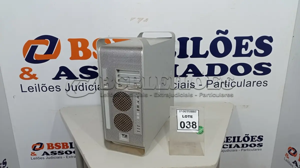 LOTE 038 - 01 COMPUTADOR MARCA APPLE. (NO ESTADO) ATENÇÃO! FAZER A VISITAÇÃO ANTES DE ARREMATAR, NÃO SABEMOS SE FUNCIONA, LEILÃO NÃO TEM GARANTIA E NEM DEVOLUÇÃO, SUJEITO A POSSÍVEIS AVARIAS VISÍVEIS/OCULTAS E/OU AUSÊNCIA DE COMPONENTES.