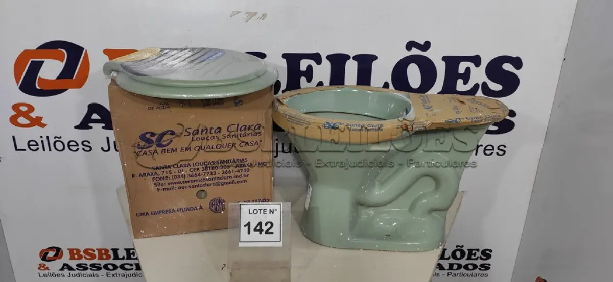 LOTE 142 - 01 KIT VASO BACIA COM CAIXA ACOPLADA VERDE SANTA CLARA. (NO ESTADO, NÃO SABEMOS SE FUNCIONA. LEILÃO NÃO TEM GARANTIA E NEM DEVOLUÇÃO, SUJEITO A POSSÍVEIS AVARIAS VISÍVEIS/OCULTAS E/OU AUSÊNCIA DE COMPONENTES)