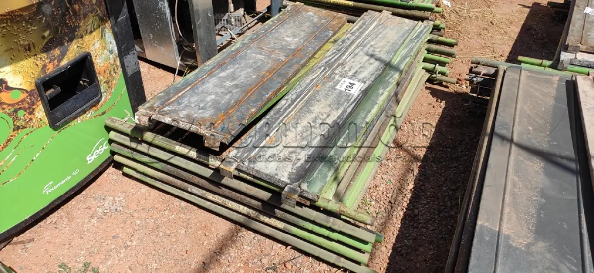 LOTE 194 - 10 PEÇAS ANDAIMES DE 1 X 1,50M COM 04 PLATAFORMA DE 1,50M. (NO ESTADO, NÃO SABEMOS SE FUNCIONA. LEILÃO NÃO TEM GARANTIA E NEM DEVOLUÇÃO, SUJEITO A POSSÍVEIS AVARIAS VISÍVEIS/OCULTAS E/OU AUSÊNCIA DE COMPONENTES)
