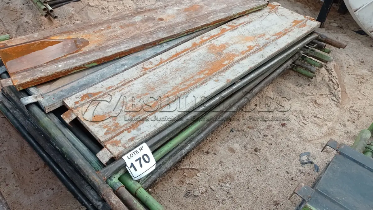 LOTE 170 - 10 PEÇAS ANDAIMES DE 1 X 1,50M COM 04 PLATAFORMA DE 1,50M. (NO ESTADO, NÃO SABEMOS SE FUNCIONA. LEILÃO NÃO TEM GARANTIA E NEM DEVOLUÇÃO, SUJEITO A POSSÍVEIS AVARIAS VISÍVEIS/OCULTAS E/OU AUSÊNCIA DE COMPONENTES)