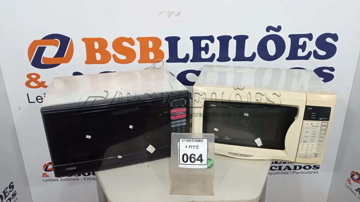 LOTE 064 - 02 MICRO-ONDAS. (NO ESTADO) ATENÇÃO! FAZER A VISITAÇÃO ANTES DE ARREMATAR, NÃO SABEMOS SE FUNCIONA, LEILÃO NÃO TEM GARANTIA E NEM DEVOLUÇÃO, SUJEITO A POSSÍVEIS AVARIAS VISÍVEIS/OCULTAS E/OU AUSÊNCIA DE COMPONENTES