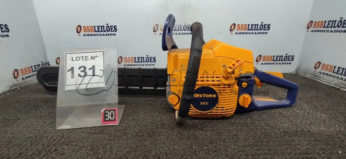 LOTE 131 - 01 MOTOSERRA MARCA WETOKE 58CC 2T. ( NO ESTADO, NÃO SABEMOS SE FUNCIONA. LEILÃO NÃO TEM GARANTIA E NEM DEVOLUÇÃO, SUJEITO A POSSÍVEIS AVARIAS VISÍVEIS/OCULTAS E/OU AUSÊNCIA DE COMPONENTES)