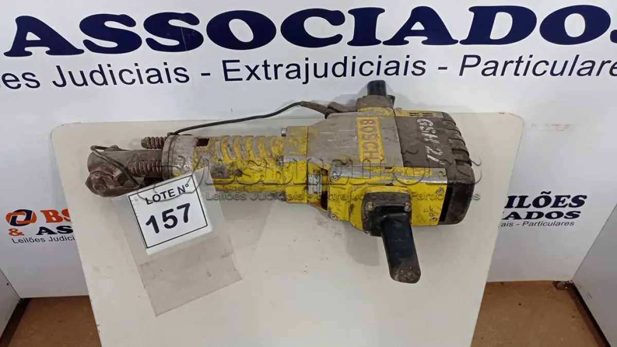 LOTE 157 - 01 MARTELETE ROMPEDOR BOSCH 30 KG – 220V. (NO ESTADO, NÃO SABEMOS SE FUNCIONA. LEILÃO NÃO TEM GARANTIA E NEM DEVOLUÇÃO, SUJEITO A POSSÍVEIS AVARIAS VISÍVEIS/OCULTAS E/OU AUSÊNCIA DE COMPONENTES)