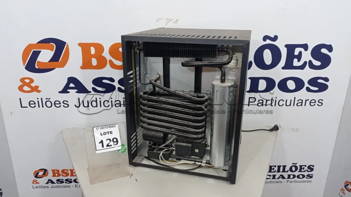 LOTE 129 - 01 ADEGA. (NO ESTADO) ATENÇÃO! FAZER A VISITAÇÃO ANTES DE ARREMATAR, NÃO SABEMOS SE FUNCIONA, LEILÃO NÃO TEM GARANTIA E NEM DEVOLUÇÃO, SUJEITO A POSSÍVEIS AVARIAS VISÍVEIS/OCULTAS E/OU AUSÊNCIA DE COMPONENTES.