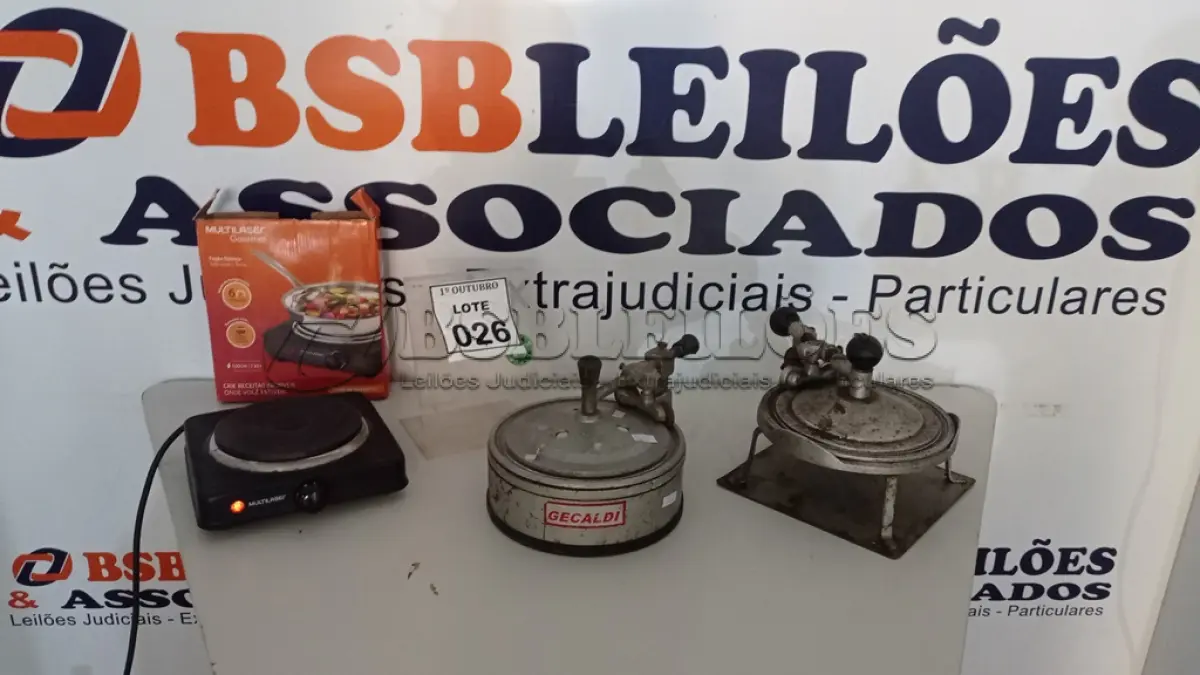 LOTE 026 - 01 FOGÃO ELÉTRICO 01 BOCA MARCA MULTILASER E 02 FECHADORES DE MARMITA. (NO ESTADO) ATENÇÃO! FAZER A VISITAÇÃO ANTES DE ARREMATAR, NÃO SABEMOS SE FUNCIONA, LEILÃO NÃO TEM GARANTIA E NEM DEVOLUÇÃO, SUJEITO A POSSÍVEIS AVARIAS VISÍVEIS/OCULTAS E/OU AUSÊNCIA DE COMPONENTES.