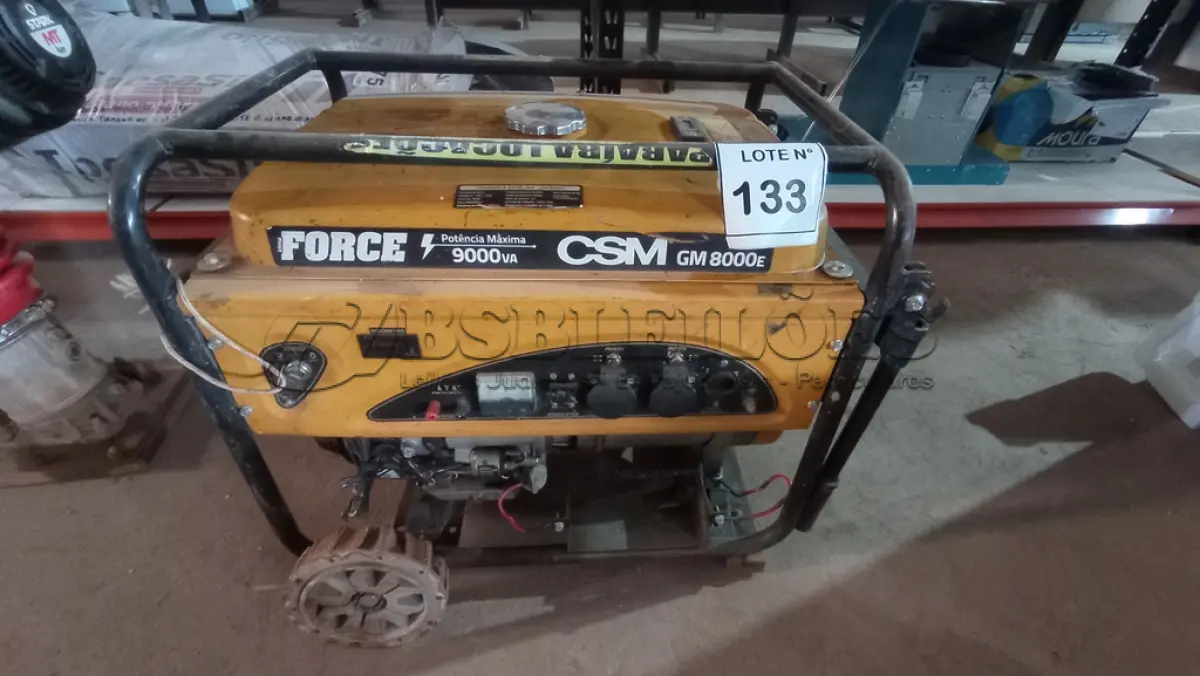 LOTE 133 - 01 GERADOR DE ENERGIA CSM MONOFÁSICO 9 KVA GASOLINA MARCA CSM. (NO ESTADO, NÃO SABEMOS SE FUNCIONA. LEILÃO NÃO TEM GARANTIA E NEM DEVOLUÇÃO, SUJEITO A POSSÍVEIS AVARIAS VISÍVEIS/OCULTAS E/OU AUSÊNCIA DE COMPONENTES)