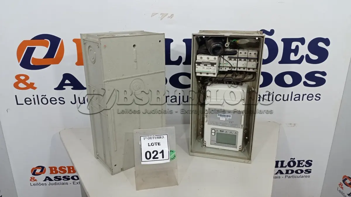 LOTE 021 - 02 RELÓGIOS COM DISJUNTORES PARA ENERGIA SOLAR. (NO ESTADO) ATENÇÃO! FAZER A VISITAÇÃO ANTES DE ARREMATAR, NÃO SABEMOS SE FUNCIONA, LEILÃO NÃO TEM GARANTIA E NEM DEVOLUÇÃO, SUJEITO A POSSÍVEIS AVARIAS VISÍVEIS/OCULTAS E/OU AUSÊNCIA DE COMPONENTES.