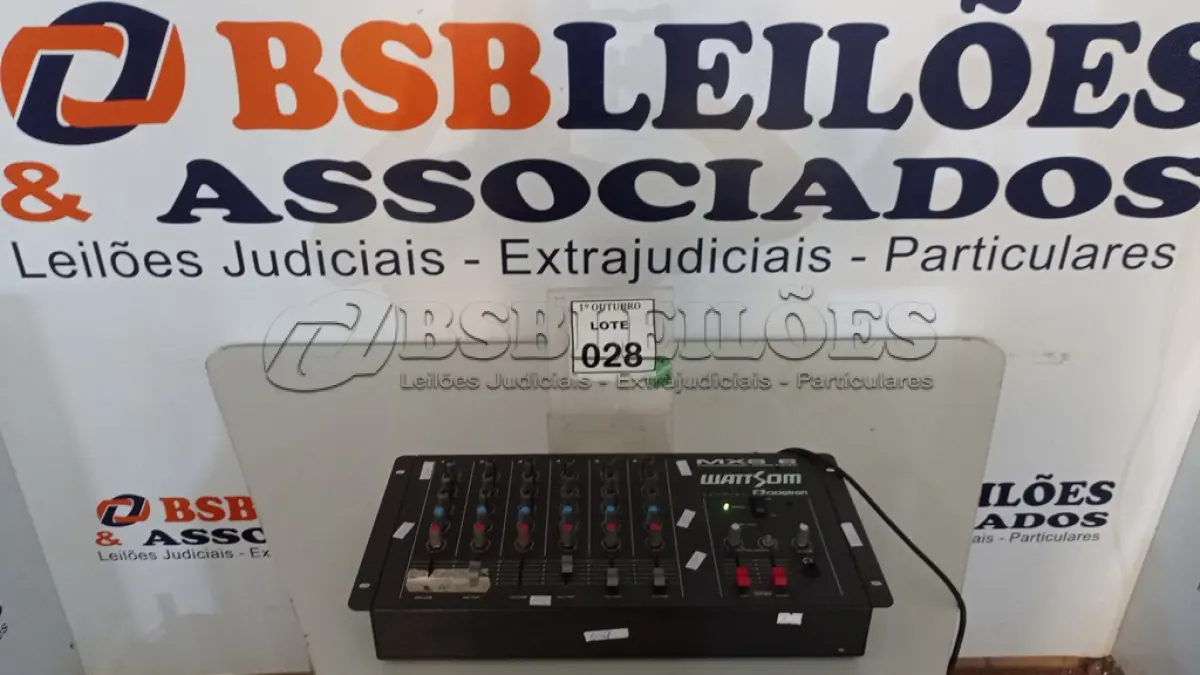 LOTE 028 - 01 MESA DE SOM 06 CANAIS MODELO MXS6 MARCA CICLOTRON. (NO ESTADO) ATENÇÃO! FAZER A VISITAÇÃO ANTES DE ARREMATAR, NÃO SABEMOS SE FUNCIONA, LEILÃO NÃO TEM GARANTIA E NEM DEVOLUÇÃO, SUJEITO A POSSÍVEIS AVARIAS VISÍVEIS/OCULTAS E/OU AUSÊNCIA DE COMPONENTES.