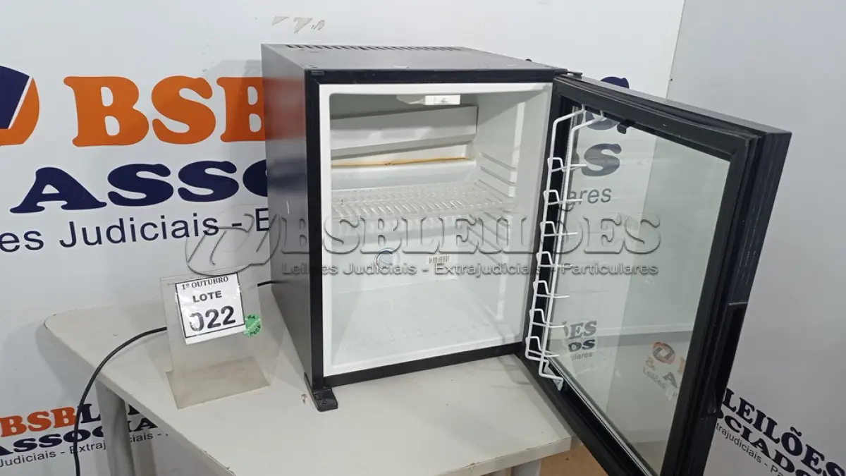 LOTE 022 - 01 FRIGOBAR. (NO ESTADO) ATENÇÃO! FAZER A VISITAÇÃO ANTES DE ARREMATAR, NÃO SABEMOS SE FUNCIONA, LEILÃO NÃO TEM GARANTIA E NEM DEVOLUÇÃO, SUJEITO A POSSÍVEIS AVARIAS VISÍVEIS/OCULTAS E/OU AUSÊNCIA DE COMPONENTES.