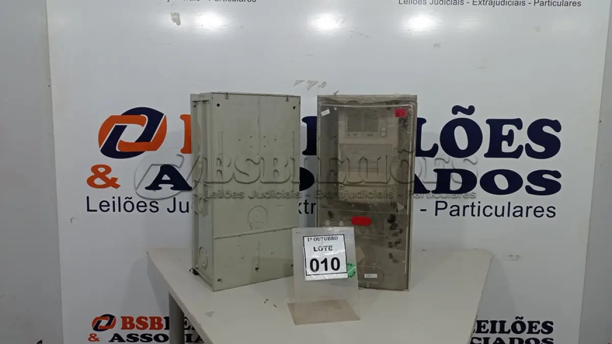 LOTE 010 - 02 RELÓGIOS COM DISJUNTORES PARA ENERGIA SOLAR. (NO ESTADO) ATENÇÃO! FAZER A VISITAÇÃO ANTES DE ARREMATAR, NÃO SABEMOS SE FUNCIONA, LEILÃO NÃO TEM GARANTIA E NEM DEVOLUÇÃO, SUJEITO A POSSÍVEIS AVARIAS VISÍVEIS/OCULTAS E/OU AUSÊNCIA DE COMPONENTES.