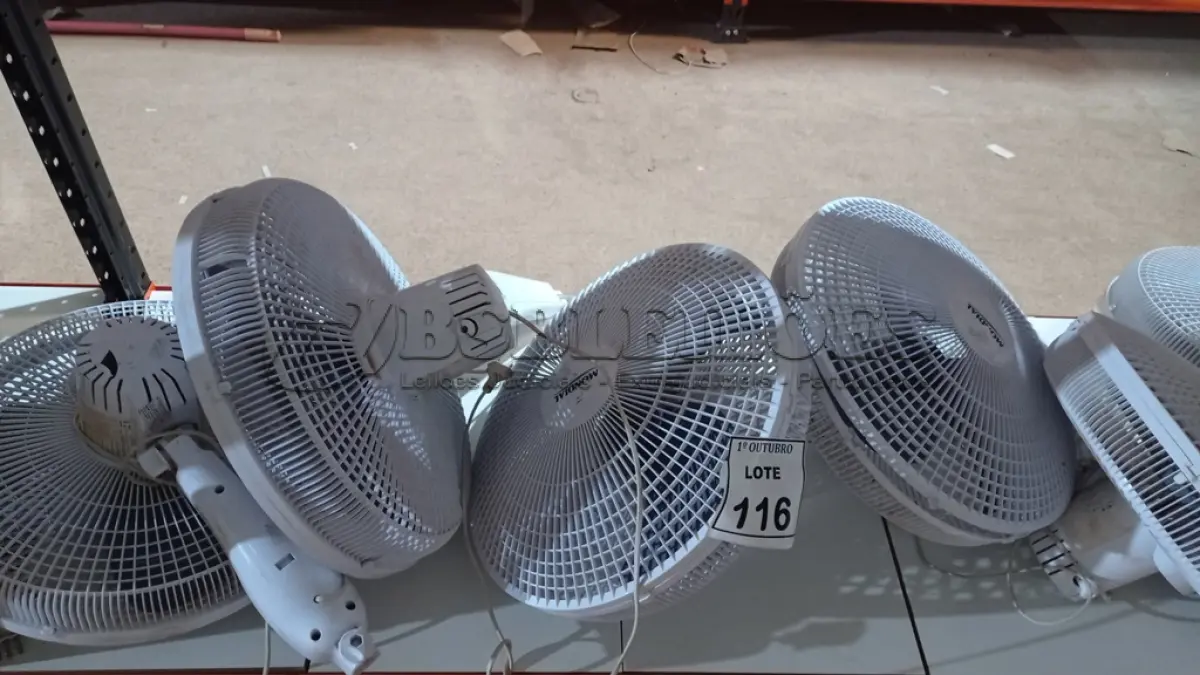 LOTE 116 - 07 VENTILADORES MARCAS VARIADAS. (NO ESTADO) ATENÇÃO! FAZER A VISITAÇÃO ANTES DE ARREMATAR, NÃO SABEMOS SE FUNCIONA, LEILÃO NÃO TEM GARANTIA E NEM DEVOLUÇÃO, SUJEITO A POSSÍVEIS AVARIAS VISÍVEIS/OCULTAS E/OU AUSÊNCIA DE COMPONENTES.