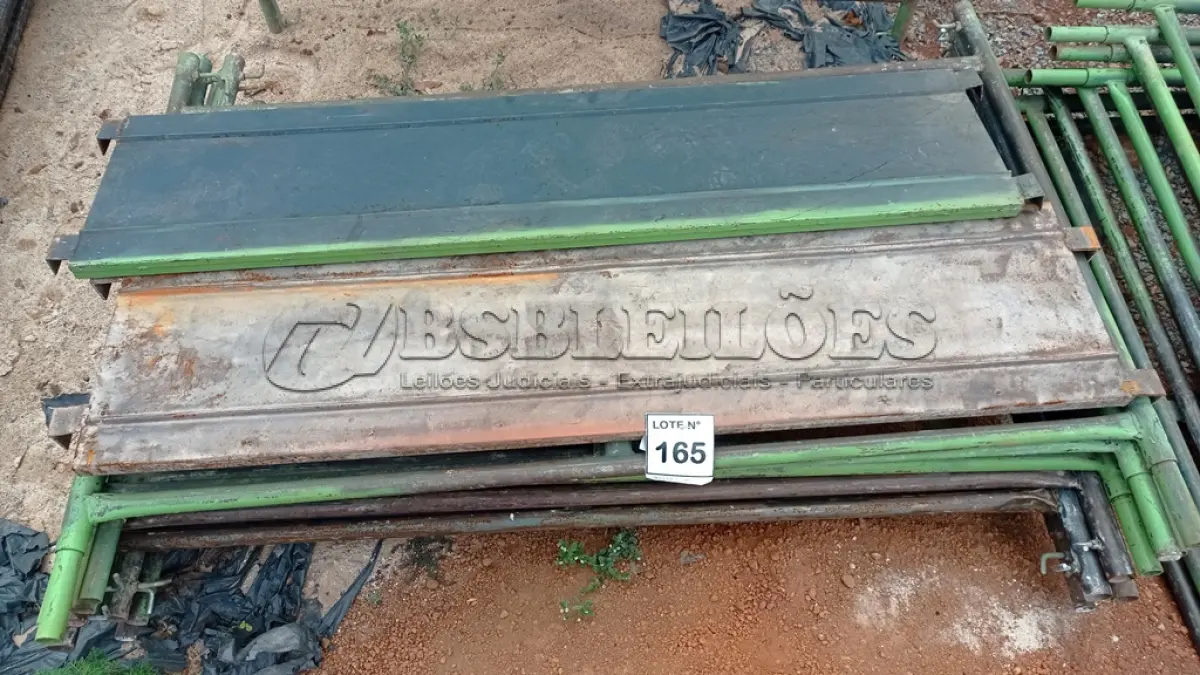 LOTE 165 - 10 PEÇAS ANDAIMES DE 1 X 1,50M COM 04 PLATAFORMA DE 1,50M. (NO ESTADO, NÃO SABEMOS SE FUNCIONA. LEILÃO NÃO TEM GARANTIA E NEM DEVOLUÇÃO, SUJEITO A POSSÍVEIS AVARIAS VISÍVEIS/OCULTAS E/OU AUSÊNCIA DE COMPONENTES)