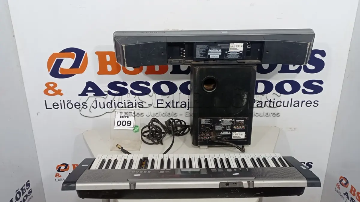 LOTE 009 - 01 HOME THEATER SOUND BAR MARCA PHILIPS E 01 TECLADO MUSICAL. (NO ESTADO) ATENÇÃO! FAZER A VISITAÇÃO ANTES DE ARREMATAR, NÃO SABEMOS SE FUNCIONA, LEILÃO NÃO TEM GARANTIA E NEM DEVOLUÇÃO, SUJEITO A POSSÍVEIS AVARIAS VISÍVEIS/OCULTAS E/OU AUSÊNCIA DE COMPONENTES.