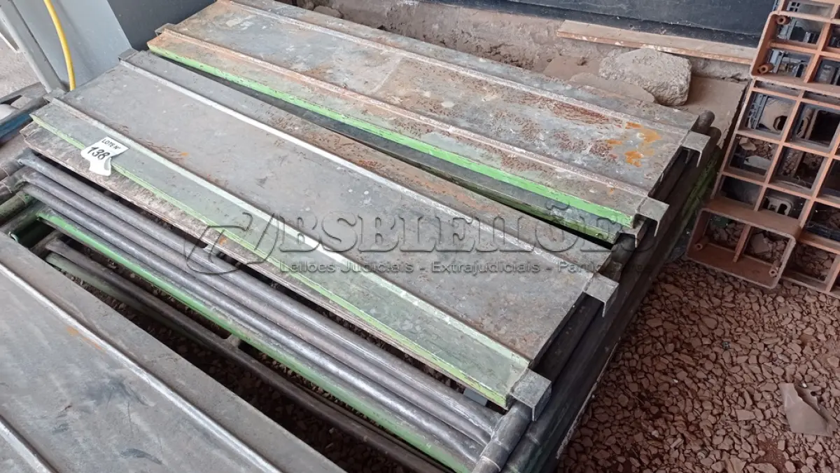 LOTE 138 - 10 PEÇAS ANDAIMES DE 1 X 1,50M COM 04 PLATAFORMA DE 1,50M (NO ESTADO, NÃO SABEMOS SE FUNCIONA. LEILÃO NÃO TEM GARANTIA E NEM DEVOLUÇÃO, SUJEITO A POSSÍVEIS AVARIAS VISÍVEIS/OCULTAS E/OU AUSÊNCIA DE COMPONENTES)