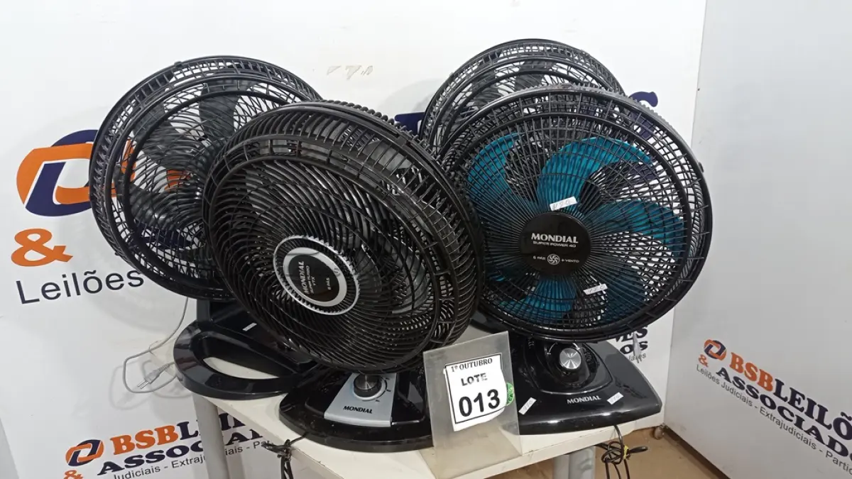 LOTE 013 - 02 VENTILADORES MARCA BRITÂNIA E 02 VENTILADORES MARCA MONDIAL. (NO ESTADO) ATENÇÃO! FAZER A VISITAÇÃO ANTES DE ARREMATAR, NÃO SABEMOS SE FUNCIONA, LEILÃO NÃO TEM GARANTIA E NEM DEVOLUÇÃO, SUJEITO A POSSÍVEIS AVARIAS VISÍVEIS/OCULTAS E/OU AUSÊNCIA DE COMPONENTES.
