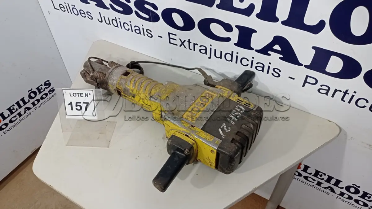 LOTE 157 - 01 MARTELETE ROMPEDOR BOSCH 30 KG – 220V. (NO ESTADO, NÃO SABEMOS SE FUNCIONA. LEILÃO NÃO TEM GARANTIA E NEM DEVOLUÇÃO, SUJEITO A POSSÍVEIS AVARIAS VISÍVEIS/OCULTAS E/OU AUSÊNCIA DE COMPONENTES)