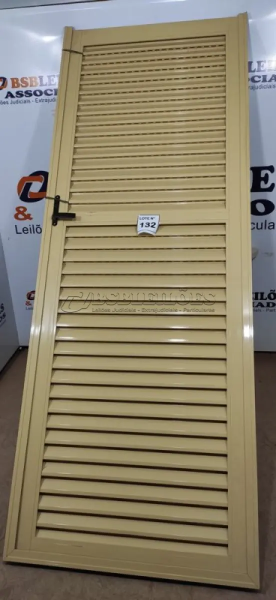 LOTE 132 - 01 PORTA DE ALUMÍNIO 2,47 X 0,93.NO ESTADO, NÃO SABEMOS SE FUNCIONA. LEILÃO NÃO TEM GARANTIA E NEM DEVOLUÇÃO, SUJEITO A POSSÍVEIS AVARIAS VISÍVEIS/OCULTAS E/OU AUSÊNCIA DE COMPONENTES)