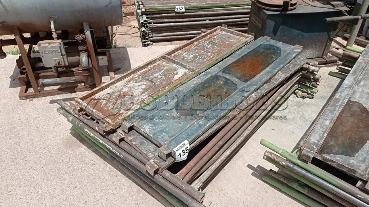 LOTE 135 - 10 PEÇAS ANDAIMES DE 1 X 1,50M COM 04 PLATAFORMA DE 1,50M. (NO ESTADO, NÃO SABEMOS SE FUNCIONA. LEILÃO NÃO TEM GARANTIA E NEM DEVOLUÇÃO, SUJEITO A POSSÍVEIS AVARIAS VISÍVEIS/OCULTAS E/OU AUSÊNCIA DE COMPONENTES)
