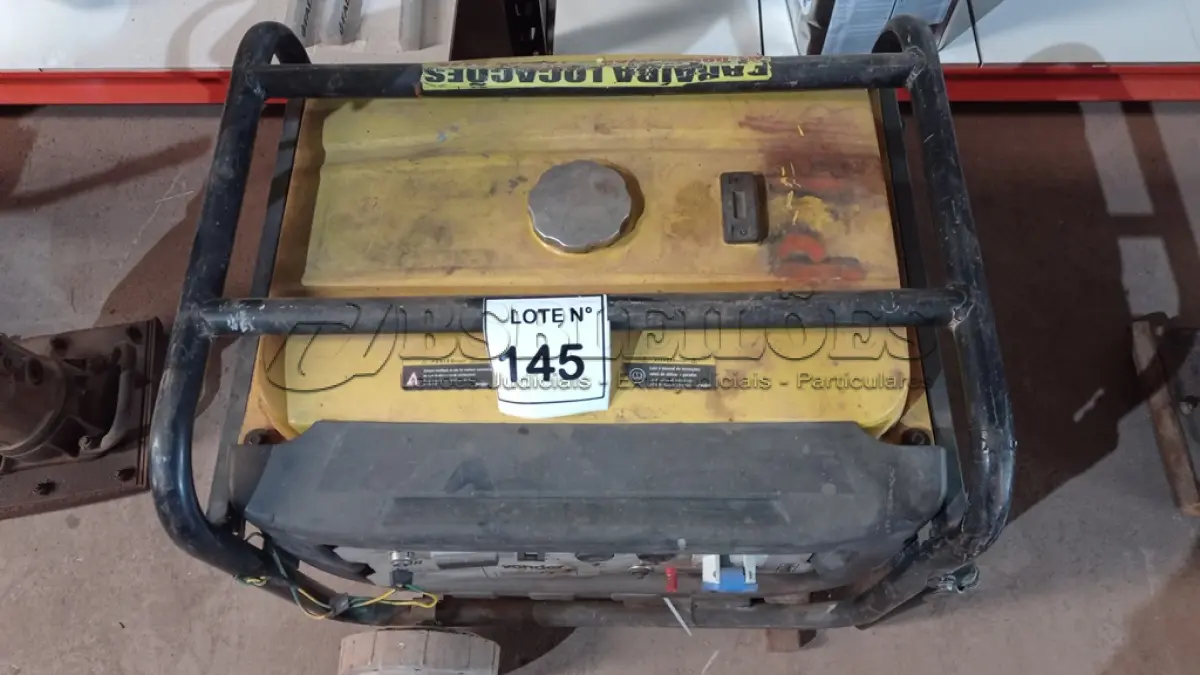 LOTE 145 - 01 GERADOR DE ENERGIA CSM MONOFÁSICO 9 KVA GASOLINA MARCA VONDER. (NO ESTADO, NÃO SABEMOS SE FUNCIONA. LEILÃO NÃO TEM GARANTIA E NEM DEVOLUÇÃO, SUJEITO A POSSÍVEIS AVARIAS VISÍVEIS/OCULTAS E/OU AUSÊNCIA DE COMPONENTES)