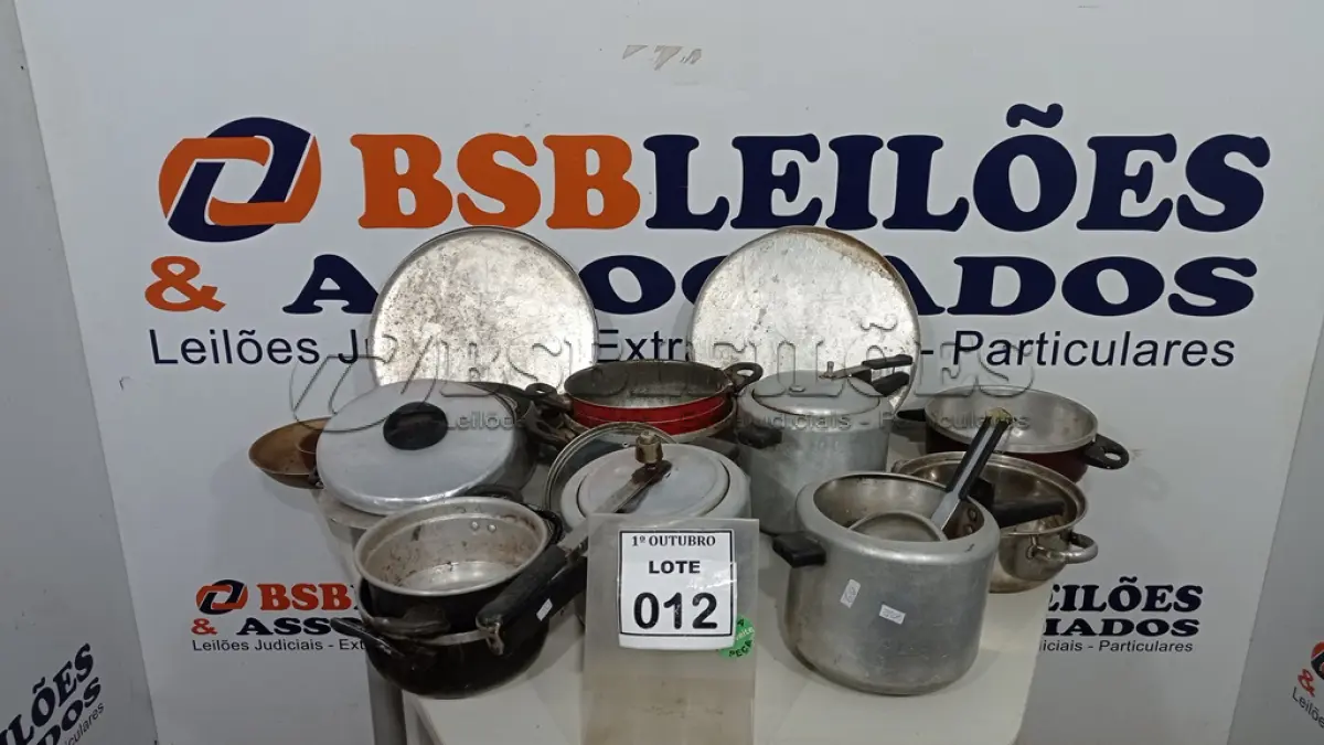 LOTE 012 - 01 LOTE COM VÁRIAS PANELAS MODELOS DIVERSOS. (NO ESTADO) ATENÇÃO! FAZER A VISITAÇÃO ANTES DE ARREMATAR, NÃO SABEMOS SE FUNCIONA, LEILÃO NÃO TEM GARANTIA E NEM DEVOLUÇÃO, SUJEITO A POSSÍVEIS AVARIAS VISÍVEIS/OCULTAS E/OU AUSÊNCIA DE COMPONENTES.